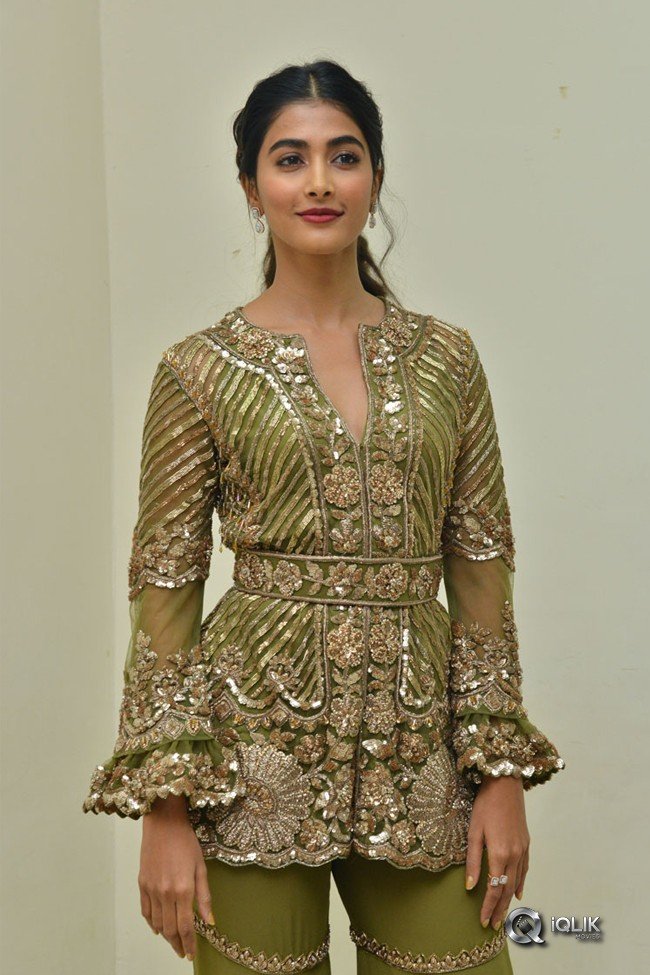 Pooja-Hegde-at-Aravinda-Sametha-Success-Meet